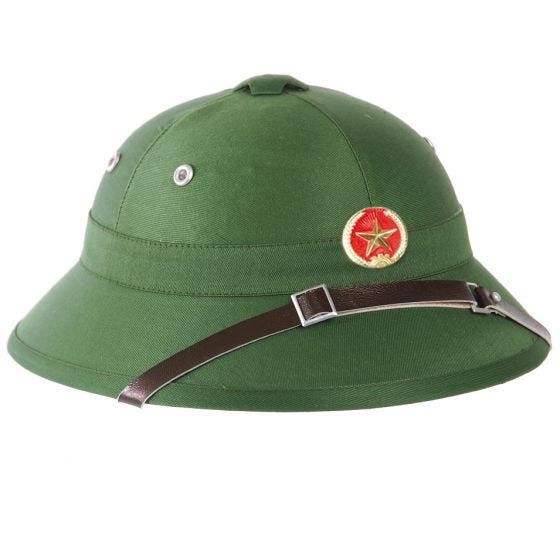 Mil-Tec Vietcong Tropenhelm mit Abzeichen