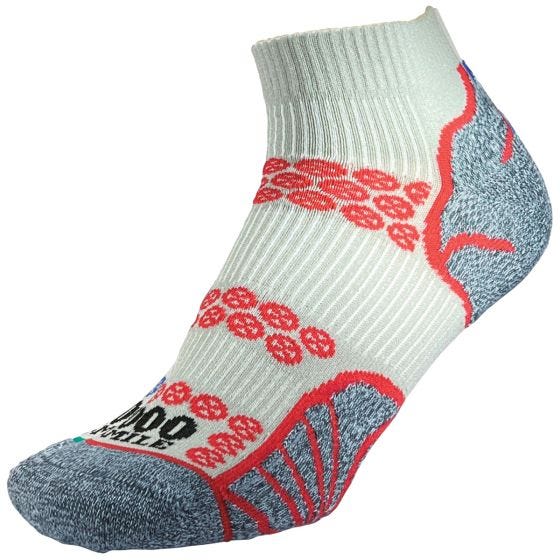 1000 Mile Lite Anklet Repreve Double Layer Socken - Silber/Rot